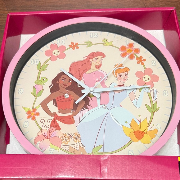 Disney Princess Floral Pink Wall Clock - Picture 1 of 2